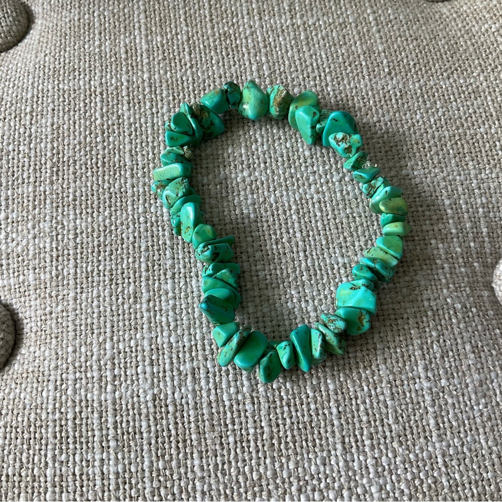 Green Turquoise Chip Stretch Bracelet